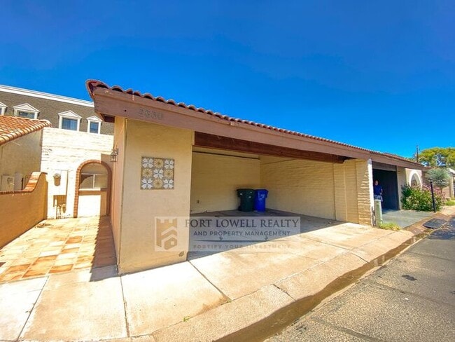 Building Photo - 2630 E Roma Ave