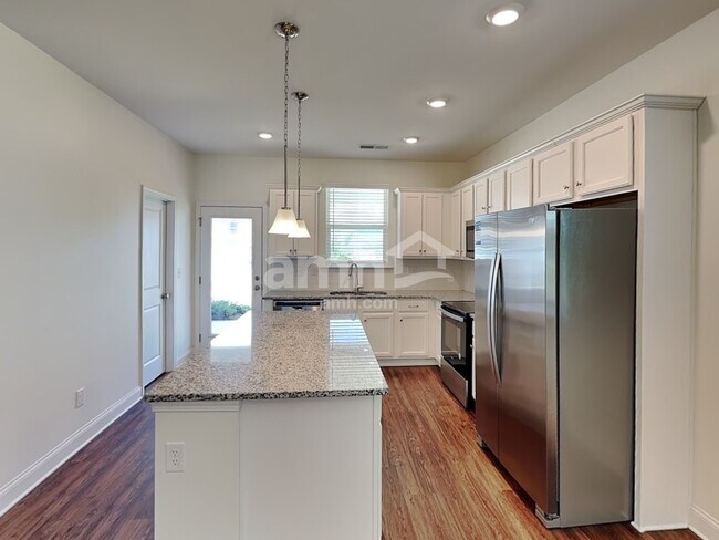 Foto del edificio - 211 Stowe Rd