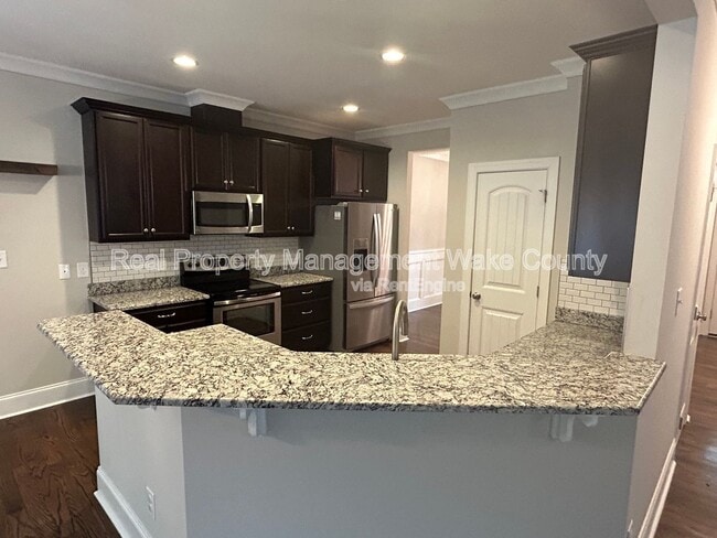 Building Photo - 5412 Robbins Dr