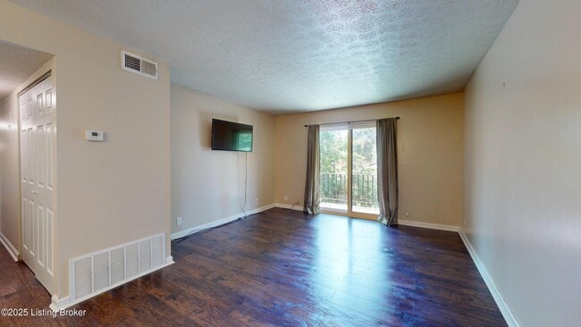 Building Photo - 7074 Wildwood Cir