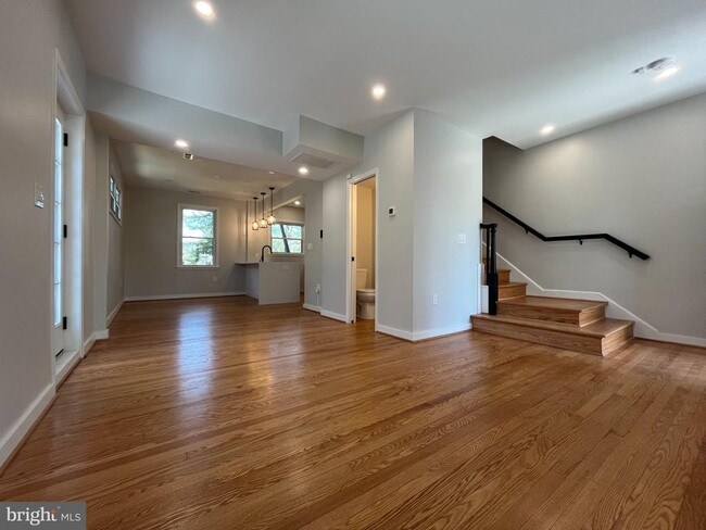 Building Photo - 327 Whittier St NW