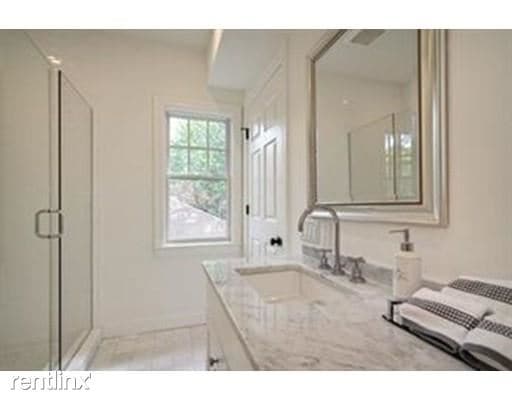 Building Photo - 4 br, 2.5 bath Townhome - 12 Ackers Ave