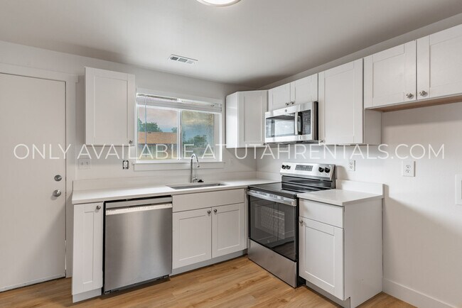 Building Photo - 1050 W 1050 S