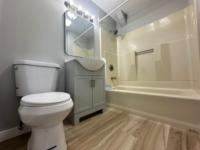 Building Photo - 159 E Central St