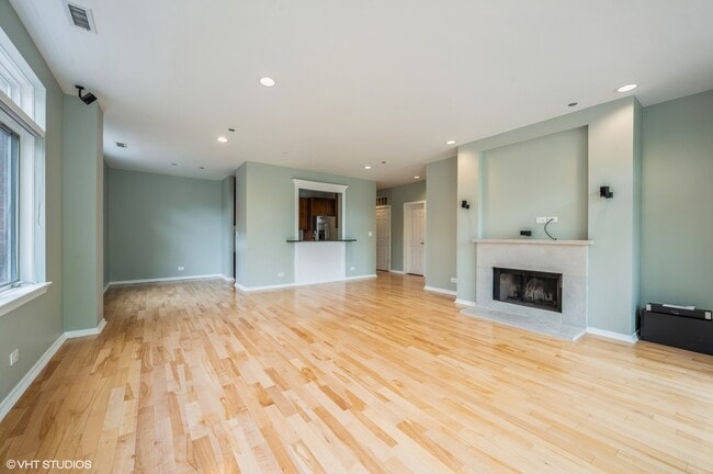 Building Photo - 1155 W Armitage Ave