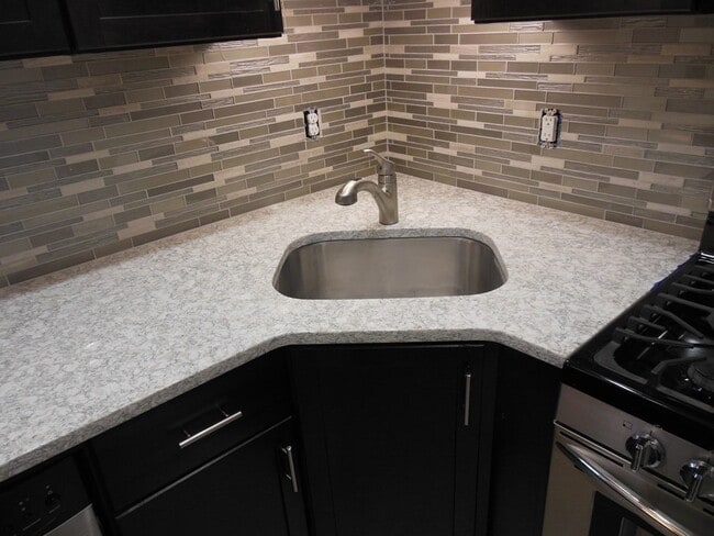 Foto del edificio - 84 Hooper Rd