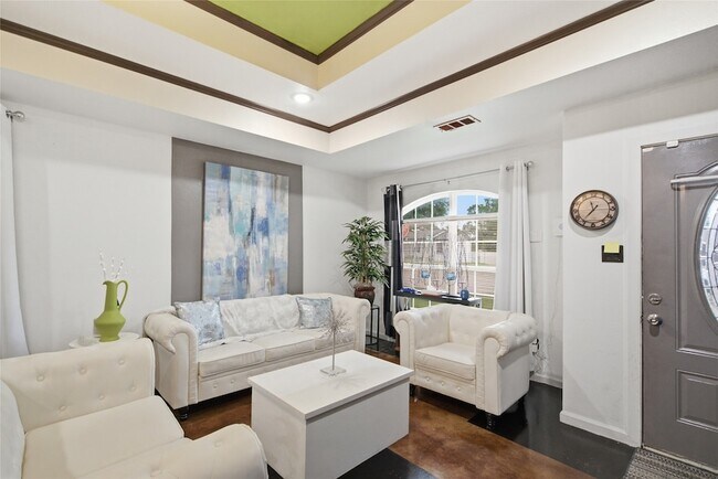 Foto del edificio - 2900 Fitzhugh Ave