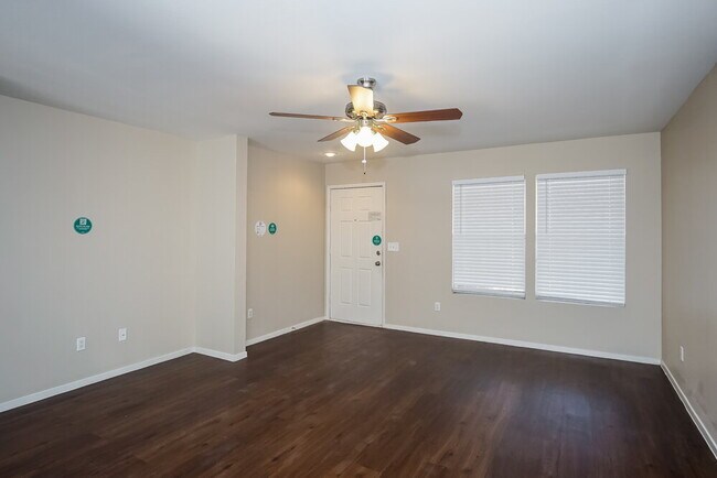 Foto del edificio - 832 Tollbrook Way