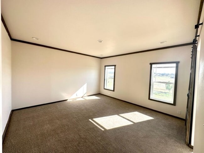 Building Photo - Stunning interior of this single level hom...