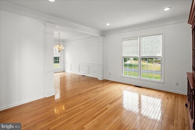 Building Photo - 8 Meetinghouse Ct