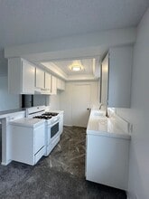 Building Photo - 1404 E Sail Ave