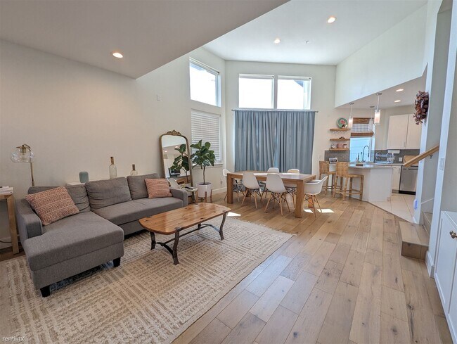 Foto del edificio - 3 br, 2.5 bath Condo - 4001 Red River Stre...