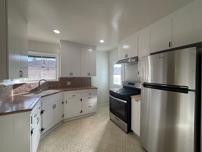 Foto del edificio - 3633 Valihi Way