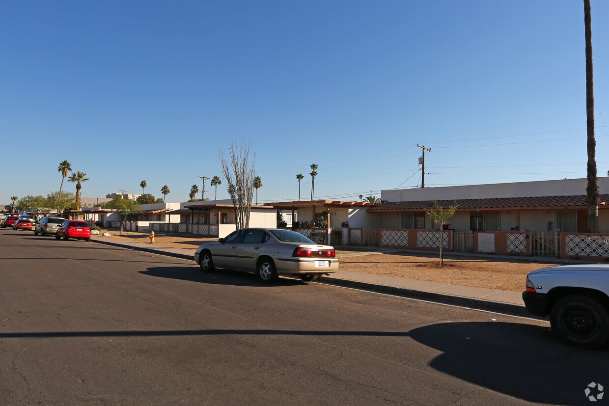 Primary Photo - 4041 E Belleview St