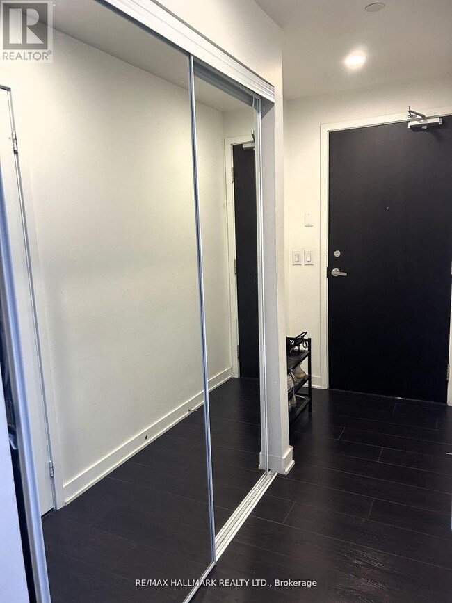 Building Photo - 170 Sumach St