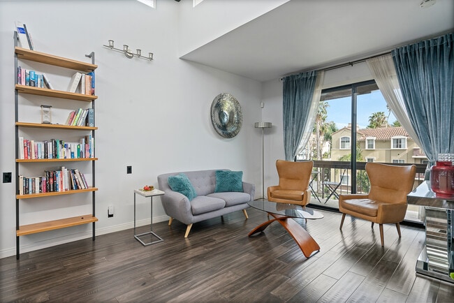 Building Photo - 2175 S Beverly Glen Blvd