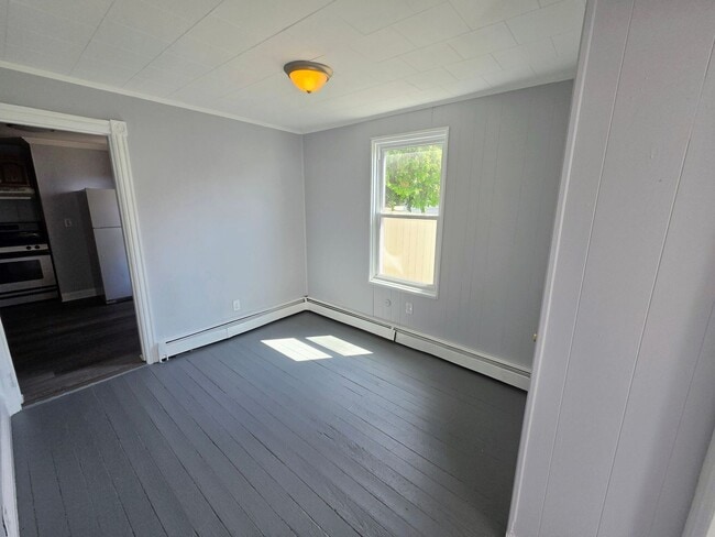 Foto del edificio - 1437 W Court St