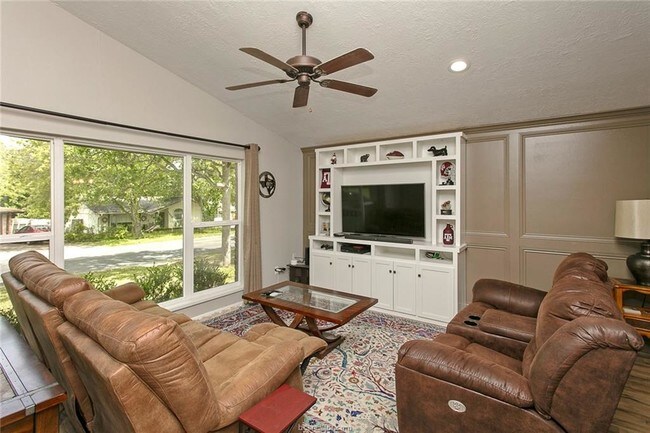 Building Photo - 1413 Magnolia Dr