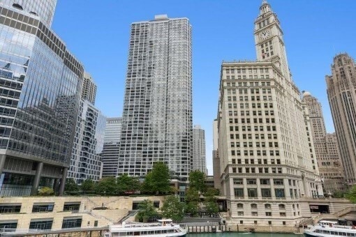 Primary Photo - 405 N Wabash Ave