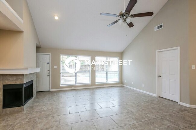 Building Photo - 1421 Essex Dr