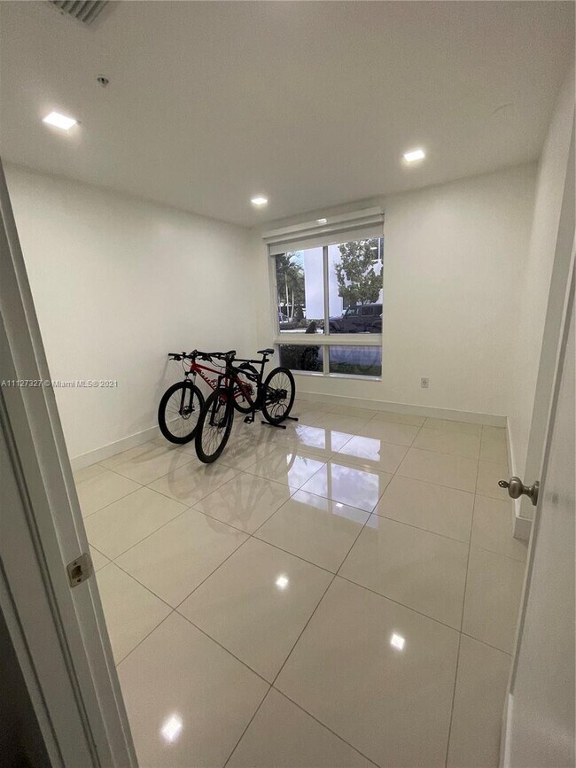 Foto del edificio - 6650 N W 104th path