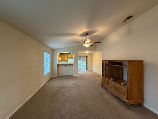 Building Photo - Take a look at this Gorgeous NW Bakersfield Home