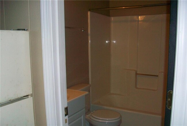 Building Photo - 118 Creekside Dr