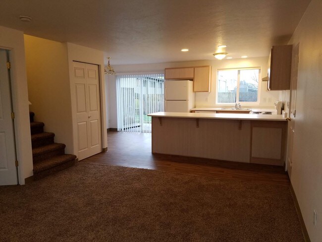 Building Photo - 3 br, 1.5 bath House - 1852 8th St