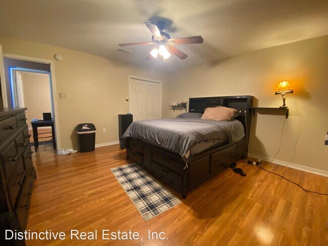 Building Photo - 4 br, 2.5 bath House - 1005 William Dr.