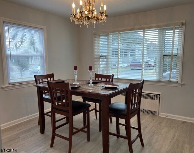Building Photo - Charming Cape Cod Rental!