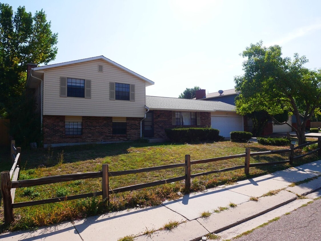 6615 Brook Park Dr, Colorado Springs, CO 80918 House Rental in