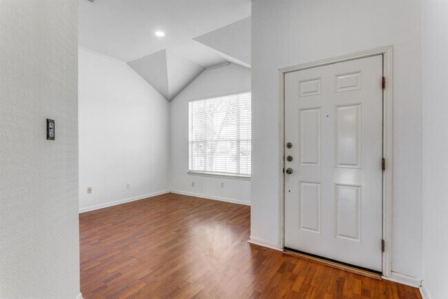 Foto del edificio - 648 Columbine Ave