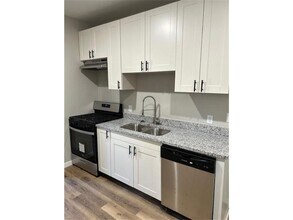 Building Photo - 1023 17th Ave SE