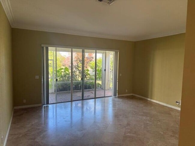 Building Photo - 9345 Madewood Ct