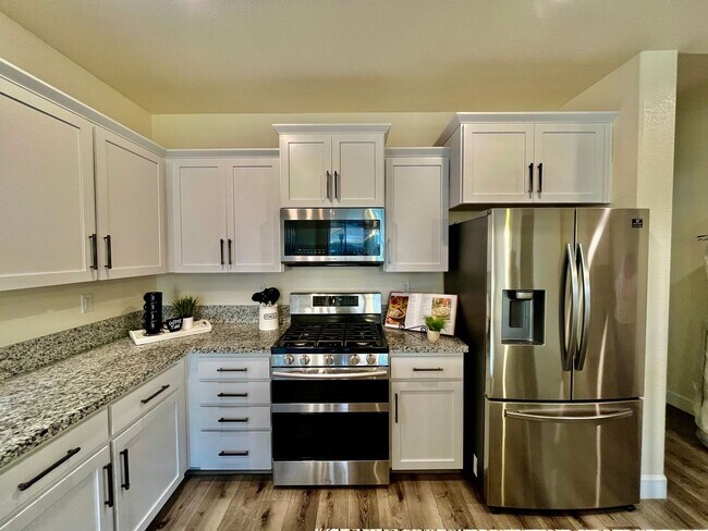 Foto del edificio - Awesome 3 Bedroom Home for Rent in West Ro...