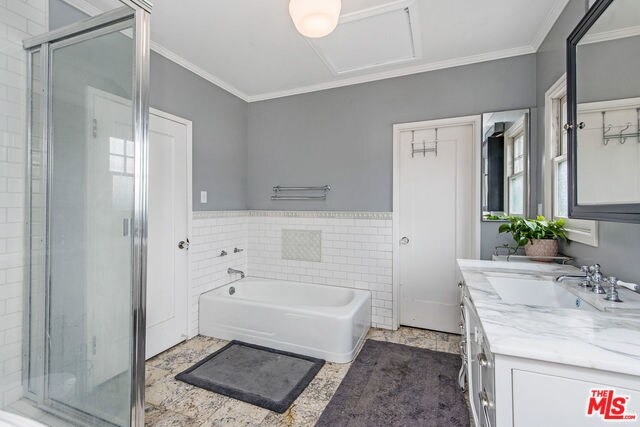 Building Photo - 530 S Rossmore Ave