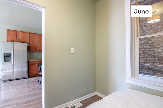 Building Photo - ROOM ONLY in 3-bed/1.0-bath Home