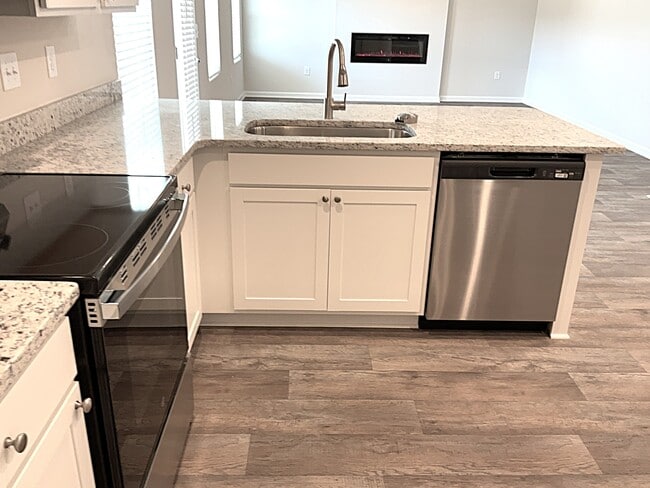 Foto del edificio - 3232 Emberly Dr