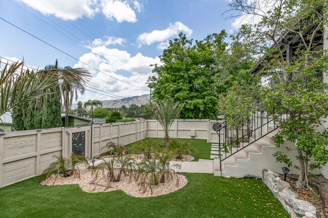 Building Photo - 10630 Samoa Ave