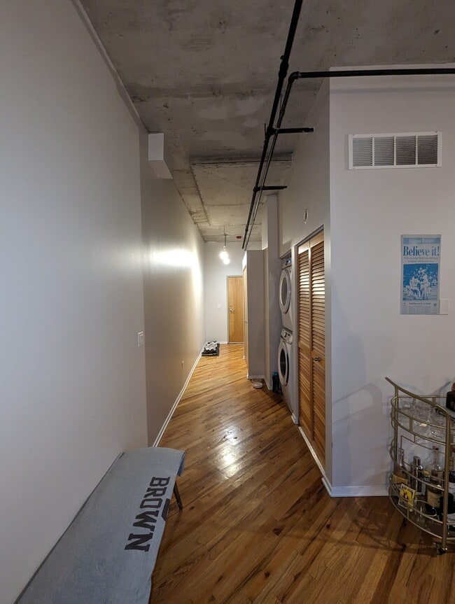 Entry way/ washer & dryer - 6 S Laflin St