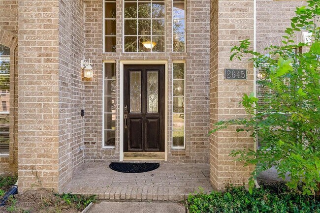 Foto del edificio - 2645 Lakeway Dr