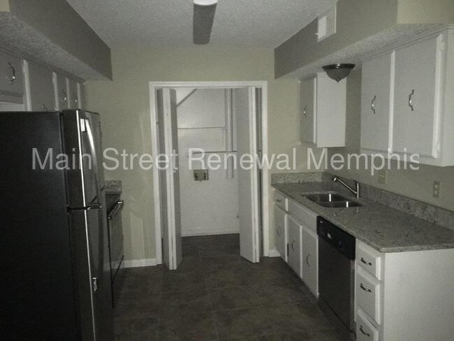Building Photo - 2463 Chiswood St