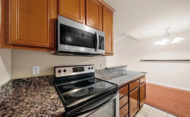 Foto del edificio - Come see this spacious 1 bedroom upstairs ...