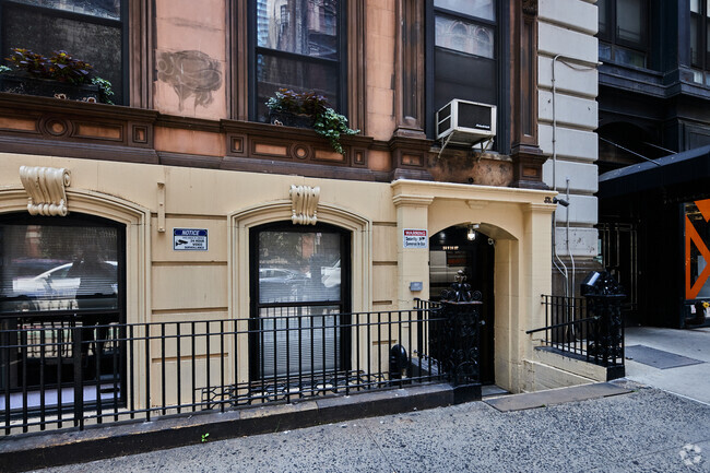 Building Photo - 20 W 26th St