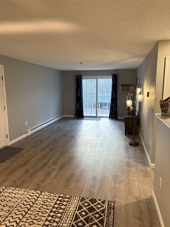 Building Photo - 130 Endicott St N