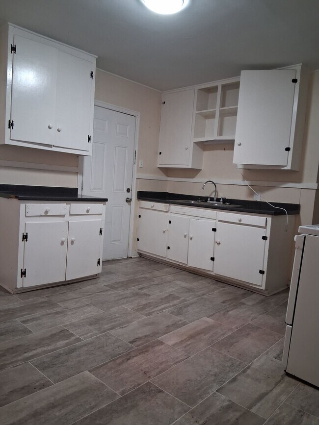 Foto del edificio - 647 Robinhood Rd