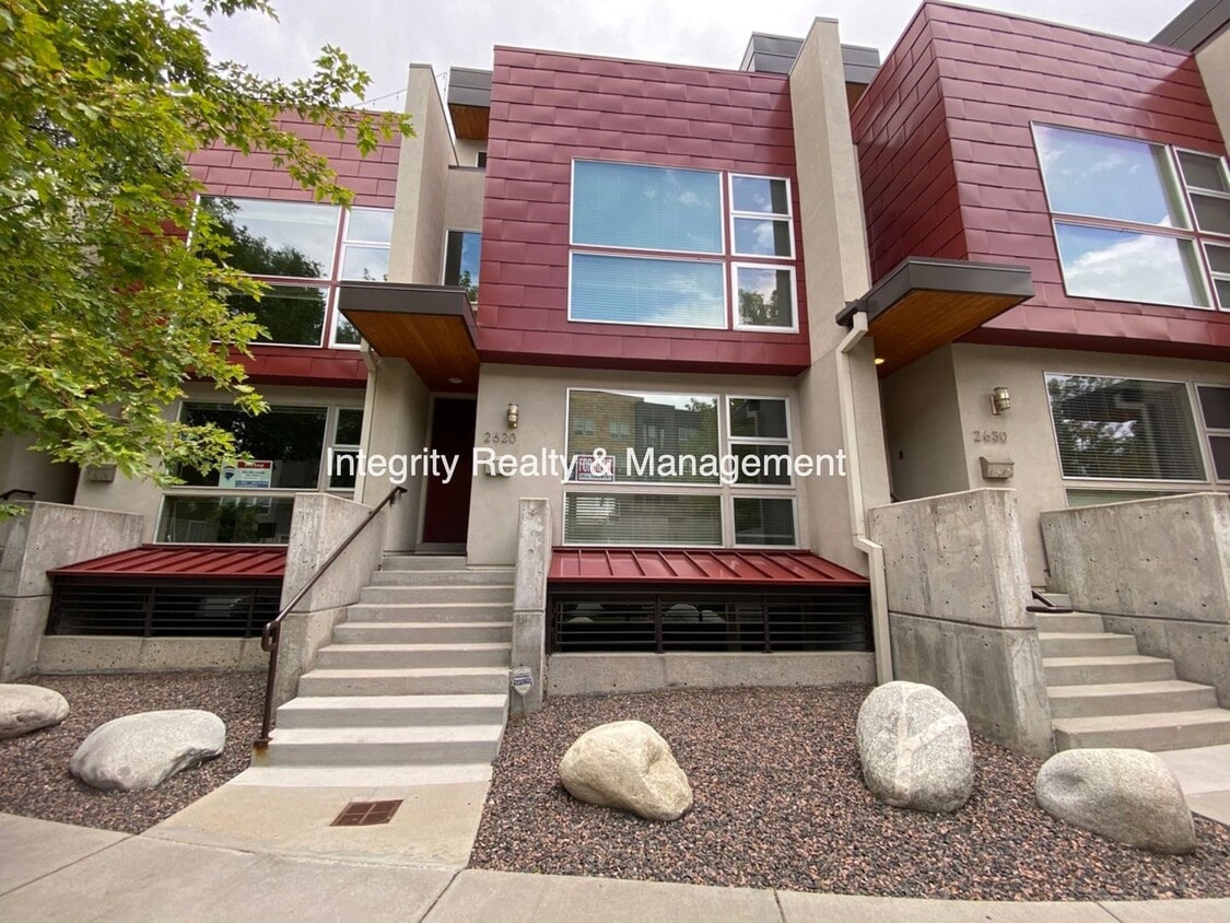 Photo - 2 Bed/2.5 Bath, 2097 Sqft - 2620 W Front View Cres Dr