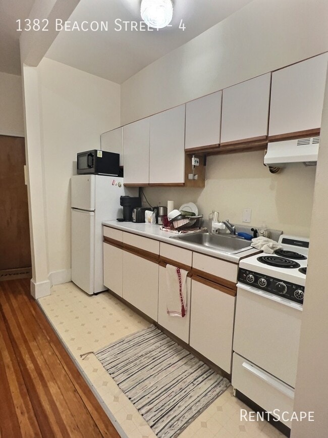 Foto del edificio - 1382 Beacon St