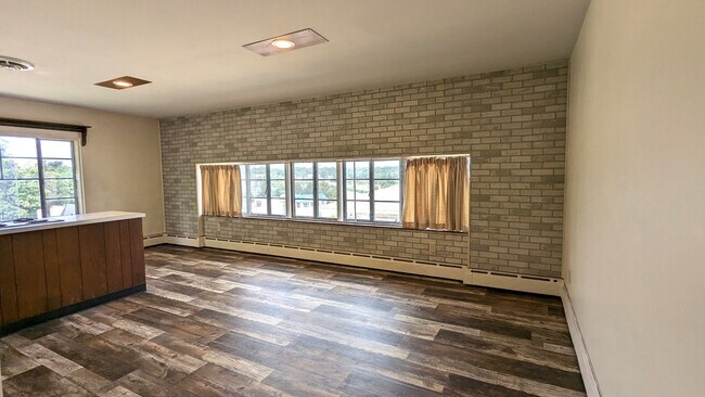 Building Photo - 123 W Colby St