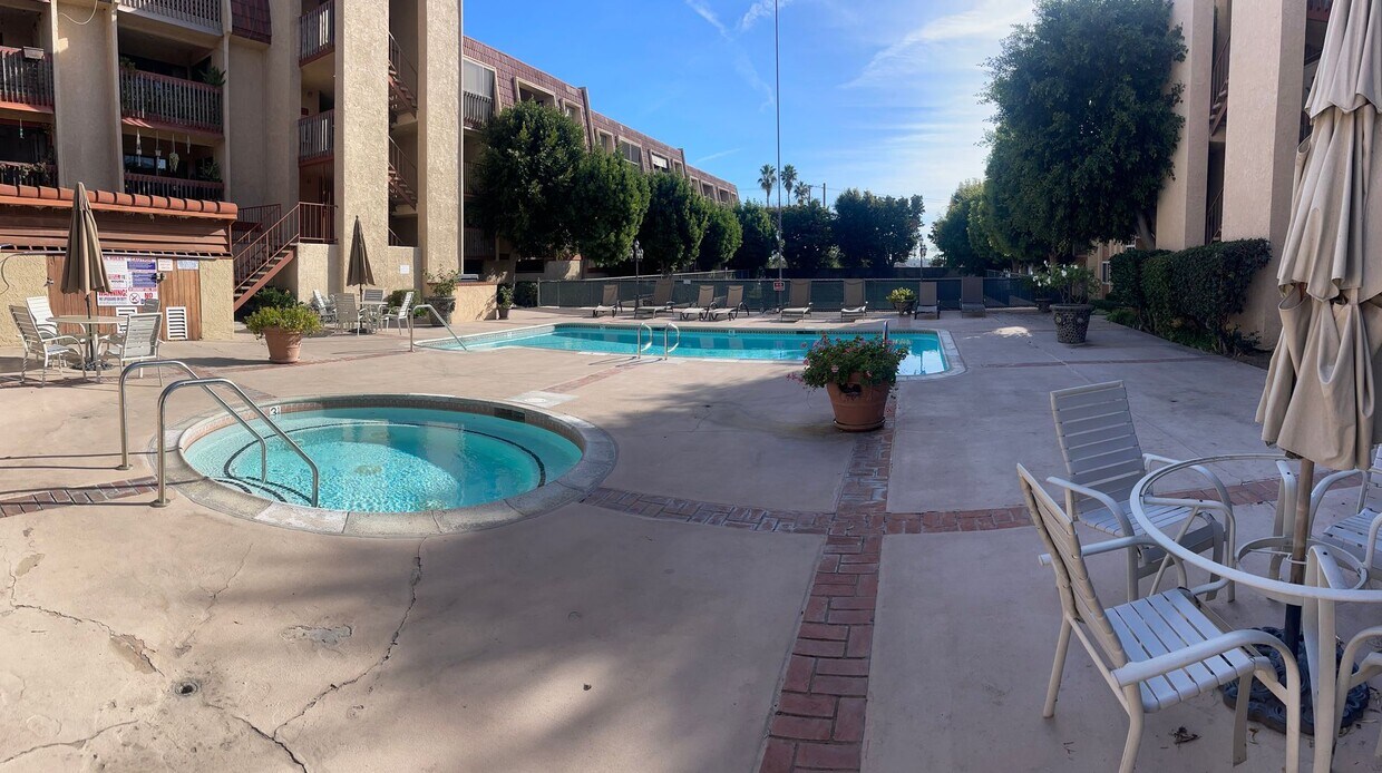 COMPLETELEY REMODELED TOWN HOUSE IN SIGNAL... Condo for Rent in